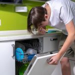 علت بوی بد از داخل ماشین ظرفشویی کنوود